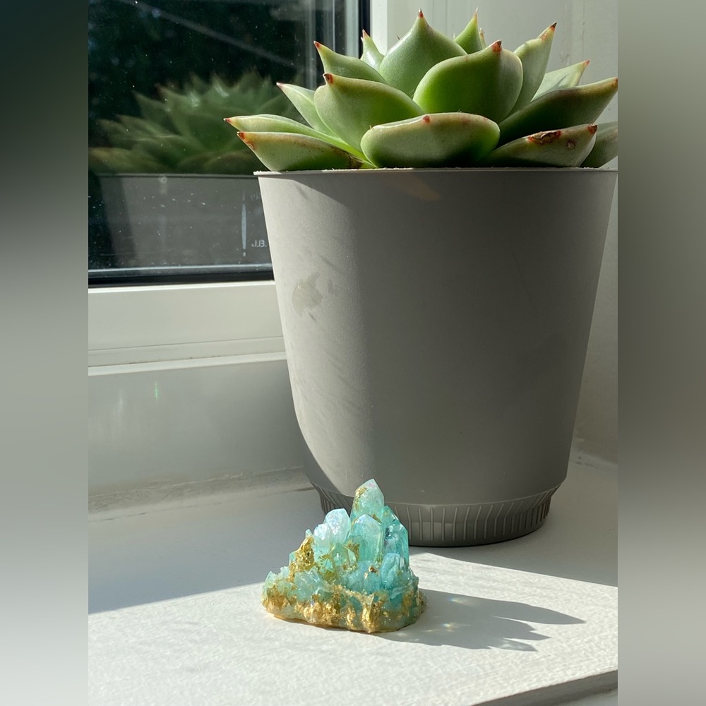 House decoration ~ Frozen light blue crystal cluster with gold flakes 💙🤍